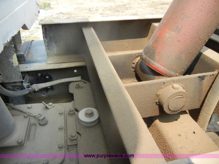 image for item D4461 1983 International S Series dump truck