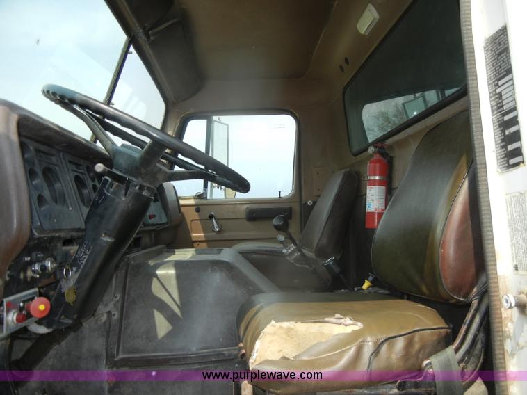 image for item D4461 1983 International S Series dump truck