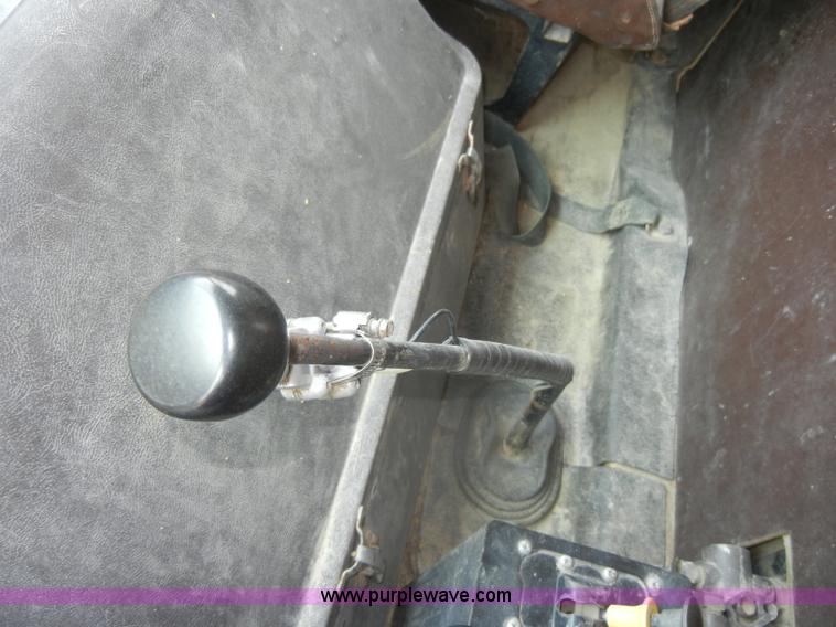 image for item D4461 1983 International S Series dump truck