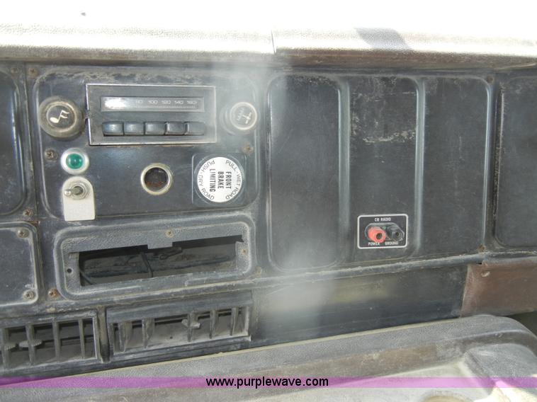 image for item D4461 1983 International S Series dump truck