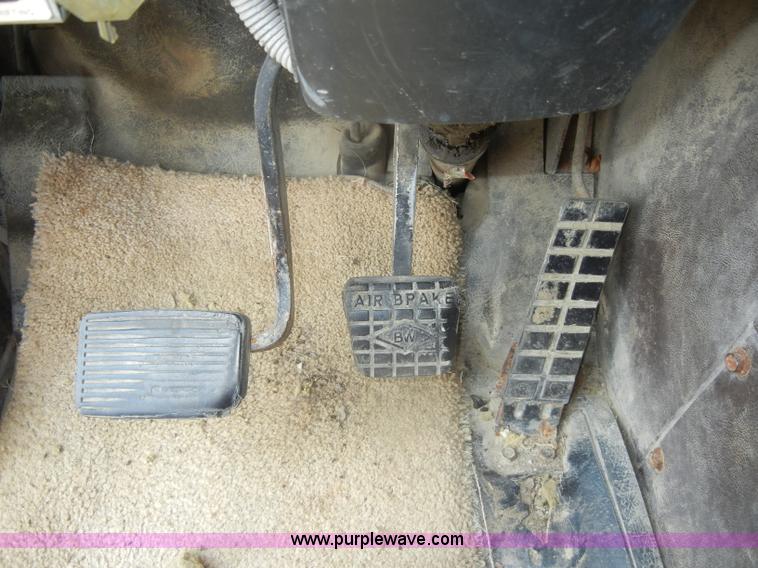 image for item D4461 1983 International S Series dump truck