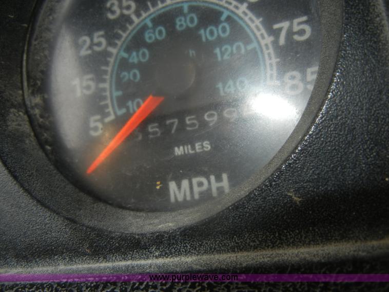 image for item D4461 1983 International S Series dump truck