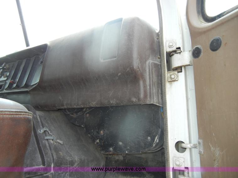 image for item D4461 1983 International S Series dump truck