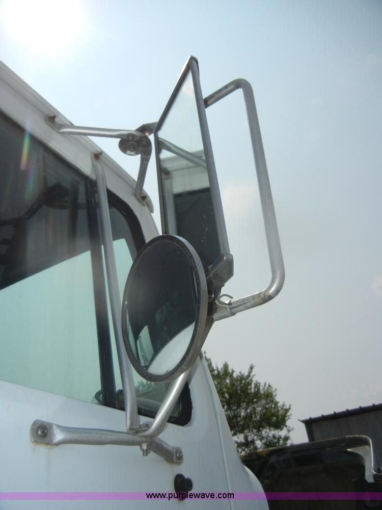 image for item D4461 1983 International S Series dump truck