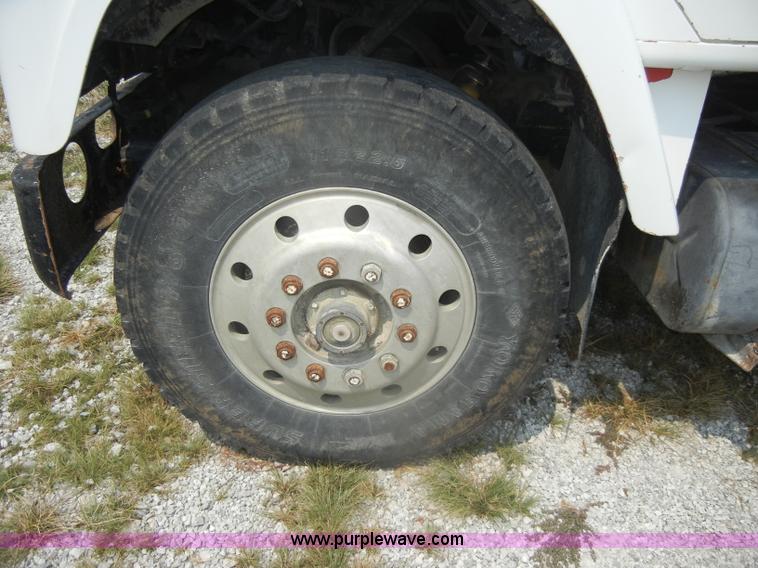 image for item D4461 1983 International S Series dump truck