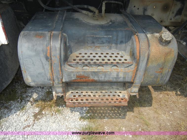 image for item D4461 1983 International S Series dump truck