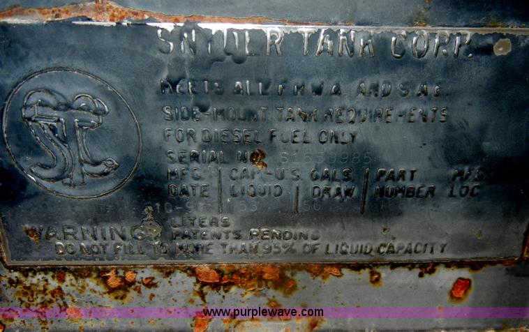 image for item D4461 1983 International S Series dump truck