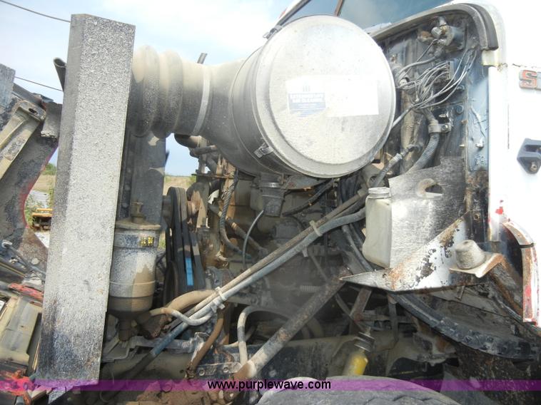 image for item D4461 1983 International S Series dump truck