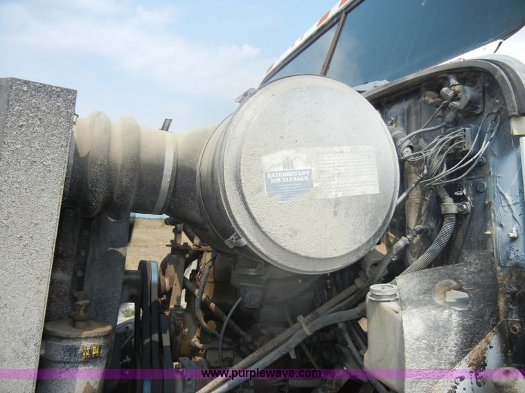 image for item D4461 1983 International S Series dump truck