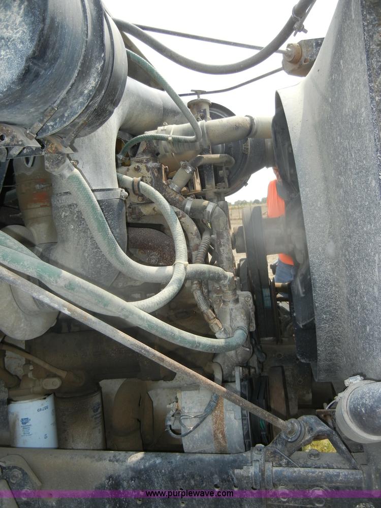 image for item D4461 1983 International S Series dump truck