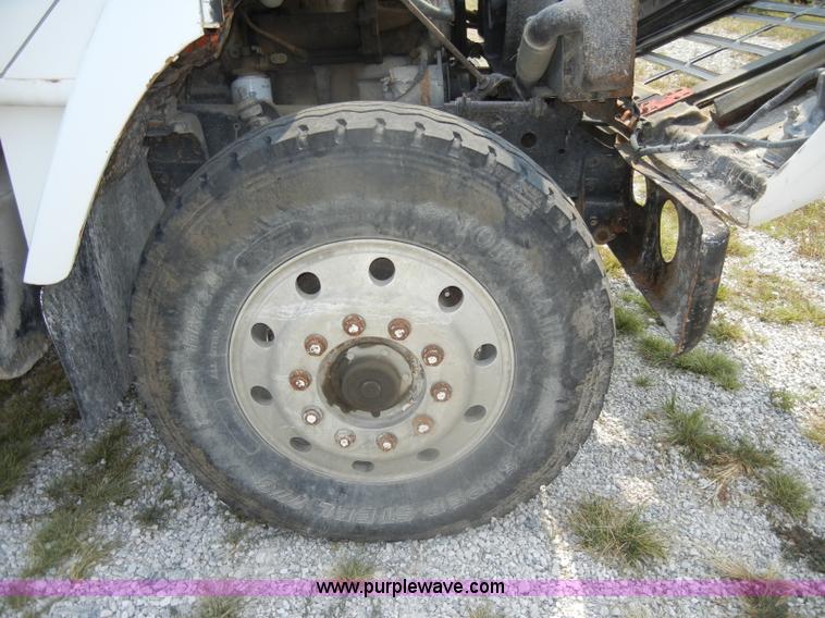 image for item D4461 1983 International S Series dump truck