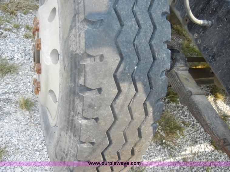 image for item D4461 1983 International S Series dump truck