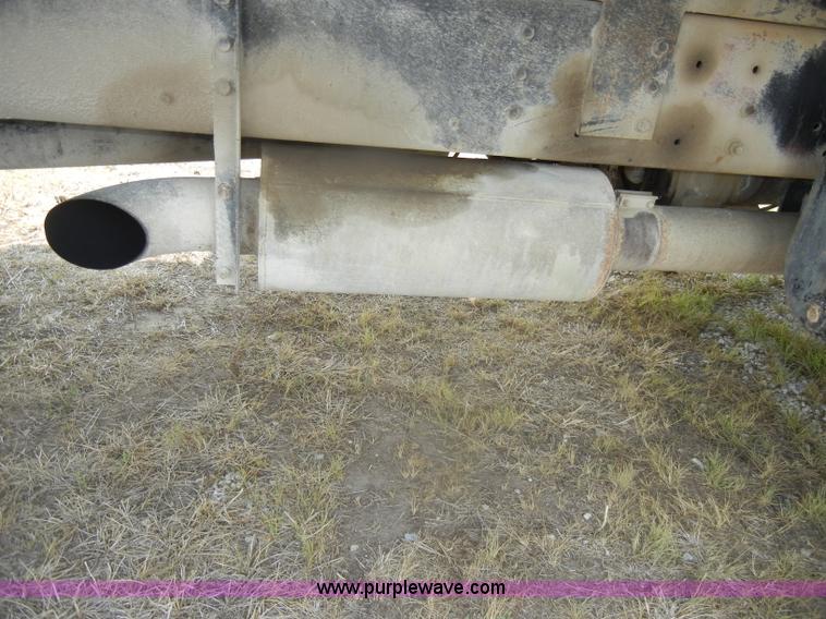 image for item D4461 1983 International S Series dump truck