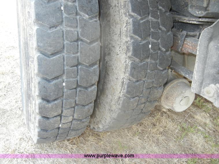 image for item D4461 1983 International S Series dump truck