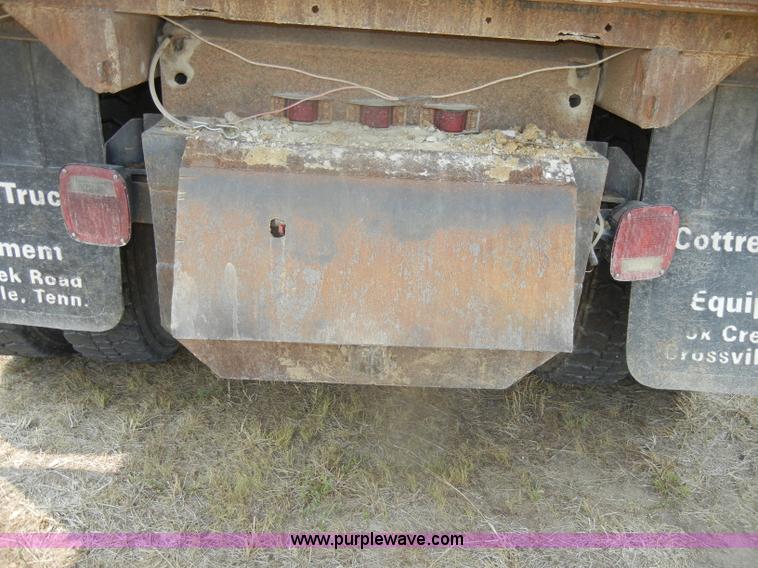 image for item D4461 1983 International S Series dump truck