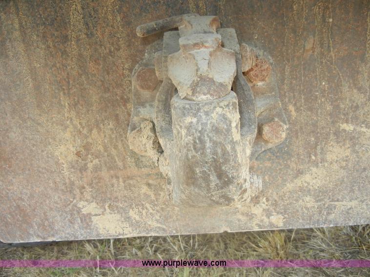 image for item D4461 1983 International S Series dump truck