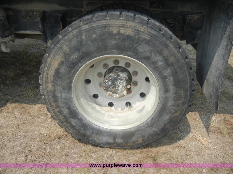 image for item D4461 1983 International S Series dump truck