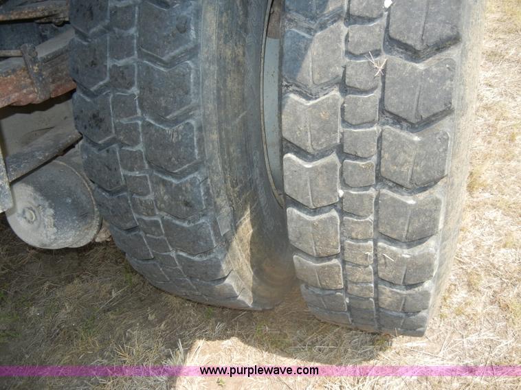 image for item D4461 1983 International S Series dump truck