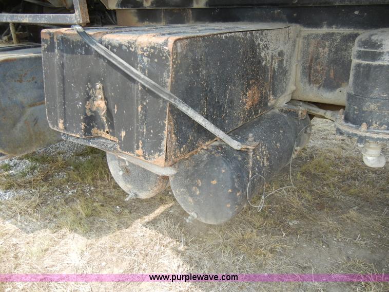 image for item D4461 1983 International S Series dump truck