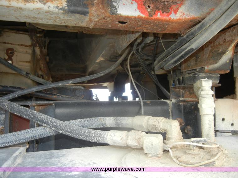 image for item D4461 1983 International S Series dump truck