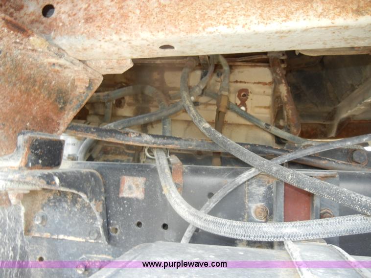 image for item D4461 1983 International S Series dump truck