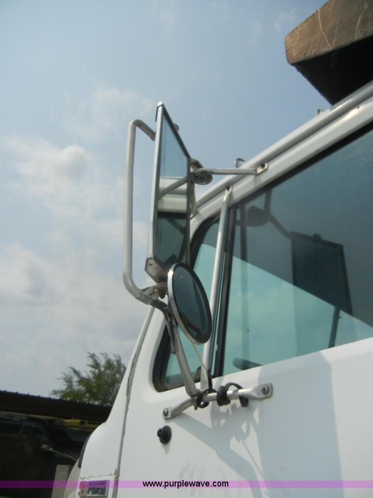 image for item D4461 1983 International S Series dump truck