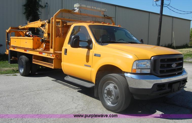 image for item D4465 2003 Ford F550 XL Super Duty boom lift utility truck