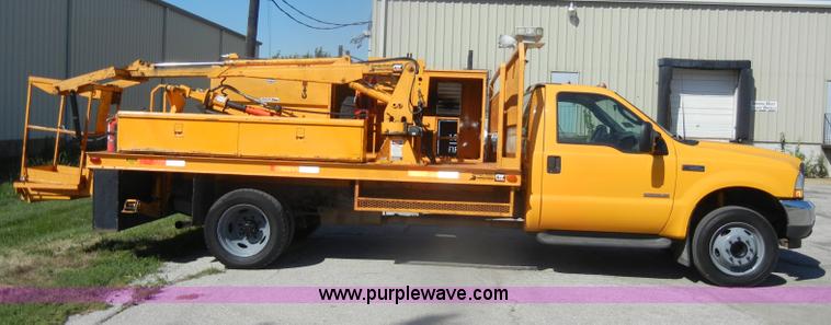 image for item D4465 2003 Ford F550 XL Super Duty boom lift utility truck