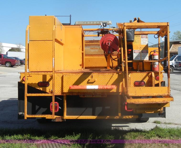 image for item D4465 2003 Ford F550 XL Super Duty boom lift utility truck