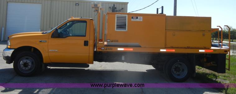 image for item D4465 2003 Ford F550 XL Super Duty boom lift utility truck