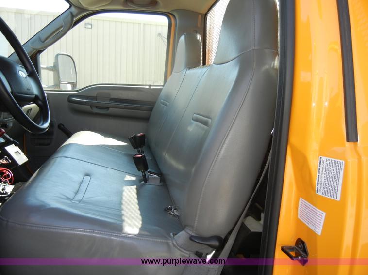 image for item D4465 2003 Ford F550 XL Super Duty boom lift utility truck