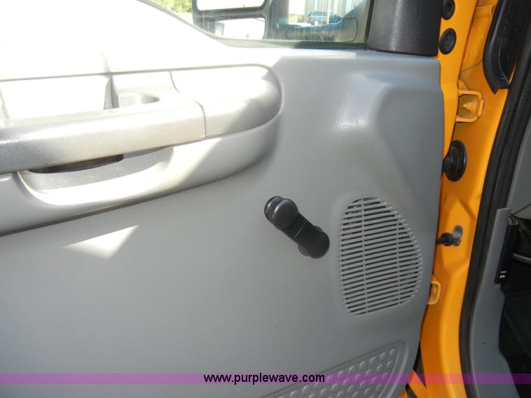 image for item D4465 2003 Ford F550 XL Super Duty boom lift utility truck