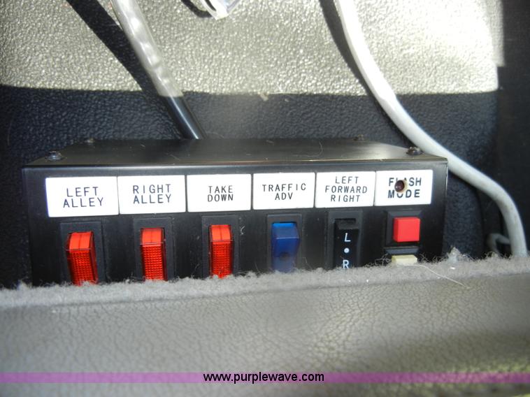 image for item D4465 2003 Ford F550 XL Super Duty boom lift utility truck