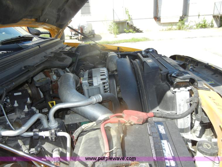 image for item D4465 2003 Ford F550 XL Super Duty boom lift utility truck