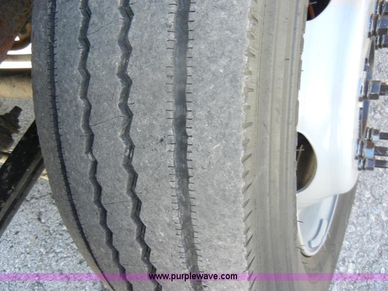 image for item D4465 2003 Ford F550 XL Super Duty boom lift utility truck