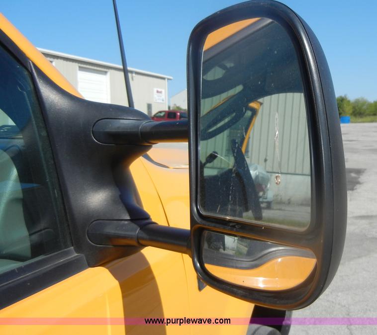 image for item D4465 2003 Ford F550 XL Super Duty boom lift utility truck