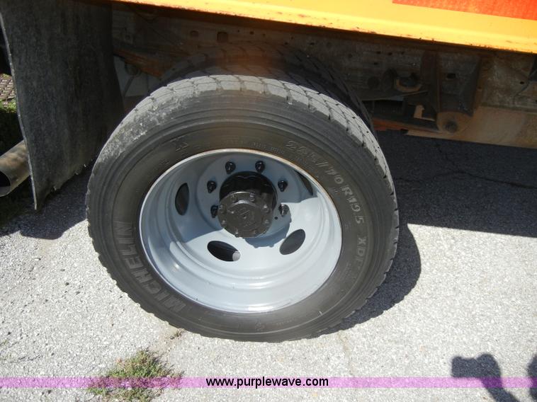 image for item D4465 2003 Ford F550 XL Super Duty boom lift utility truck