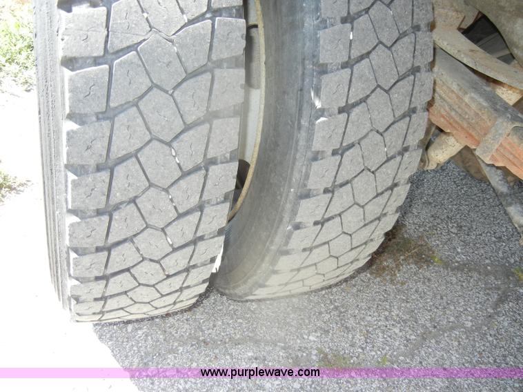 image for item D4465 2003 Ford F550 XL Super Duty boom lift utility truck