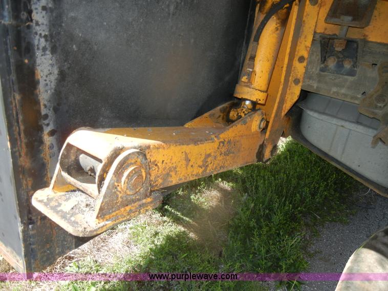 image for item D4465 2003 Ford F550 XL Super Duty boom lift utility truck