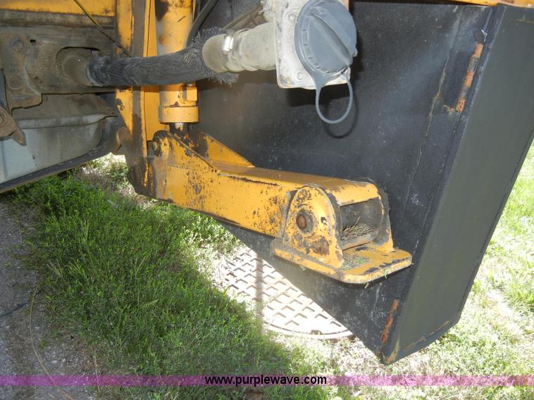 image for item D4465 2003 Ford F550 XL Super Duty boom lift utility truck