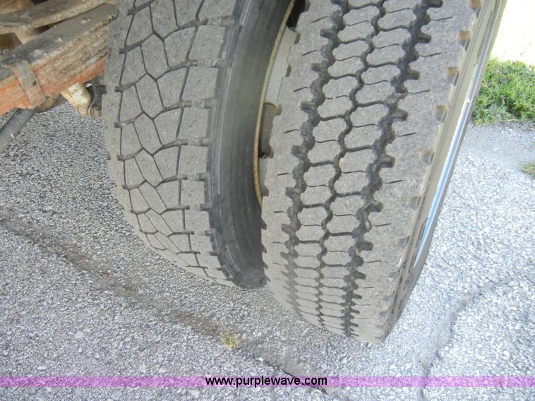 image for item D4465 2003 Ford F550 XL Super Duty boom lift utility truck