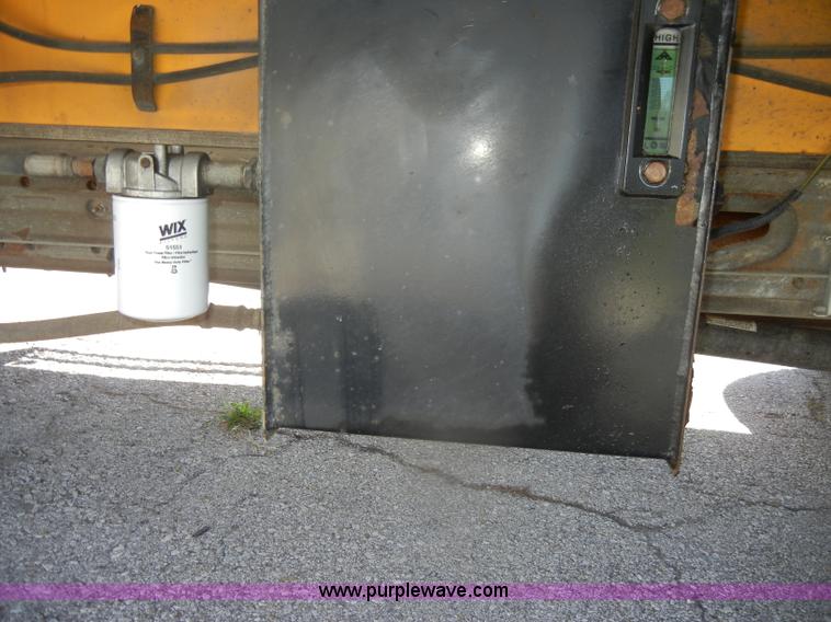 image for item D4465 2003 Ford F550 XL Super Duty boom lift utility truck