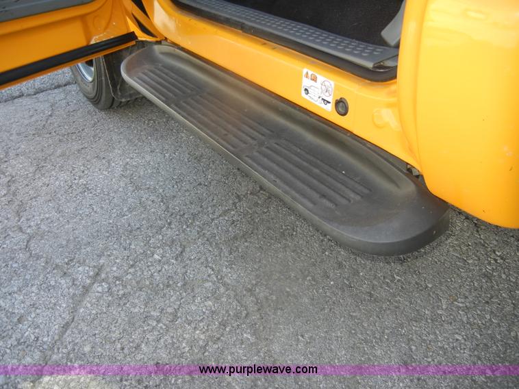 image for item D4465 2003 Ford F550 XL Super Duty boom lift utility truck