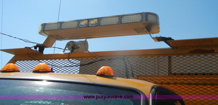 image for item D4465 2003 Ford F550 XL Super Duty boom lift utility truck