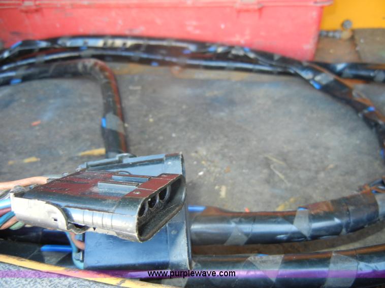 image for item D4465 2003 Ford F550 XL Super Duty boom lift utility truck