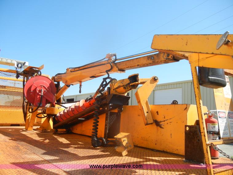 image for item D4465 2003 Ford F550 XL Super Duty boom lift utility truck