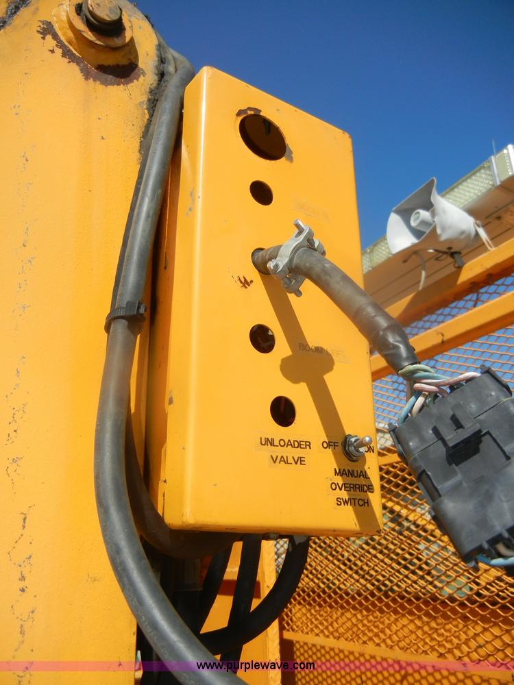 image for item D4465 2003 Ford F550 XL Super Duty boom lift utility truck