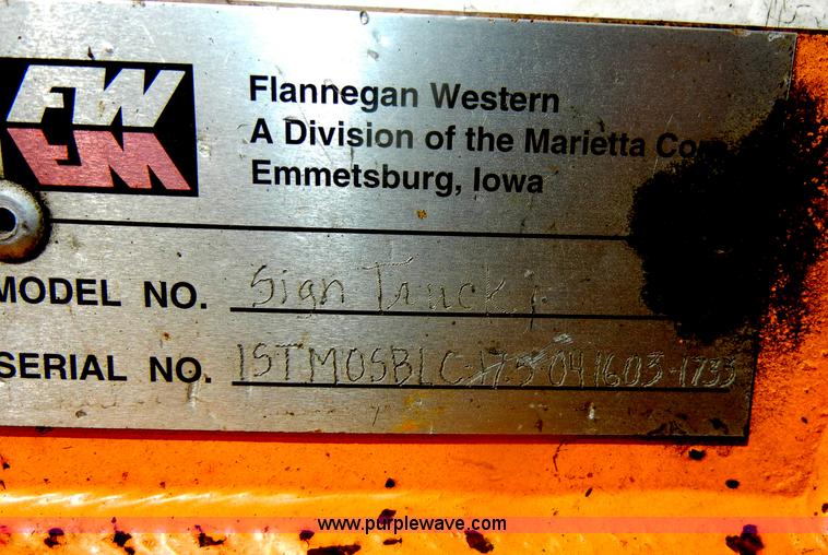 image for item D4465 2003 Ford F550 XL Super Duty boom lift utility truck