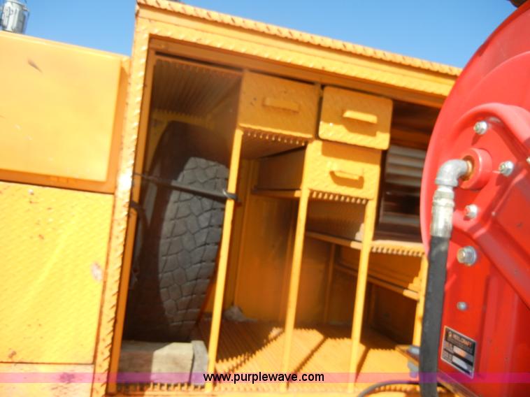 image for item D4465 2003 Ford F550 XL Super Duty boom lift utility truck