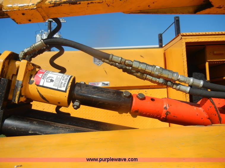 image for item D4465 2003 Ford F550 XL Super Duty boom lift utility truck